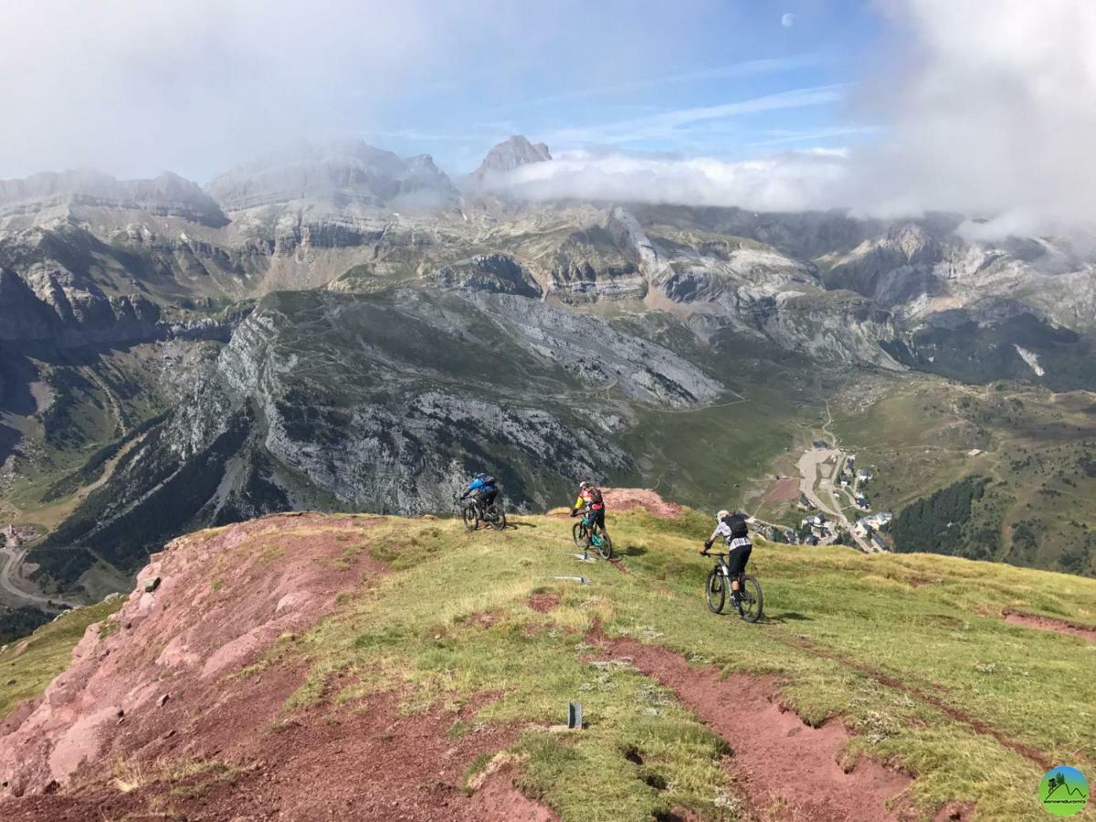 Edif. La Corona El Pueyo de Jaca Exteriér fotografie