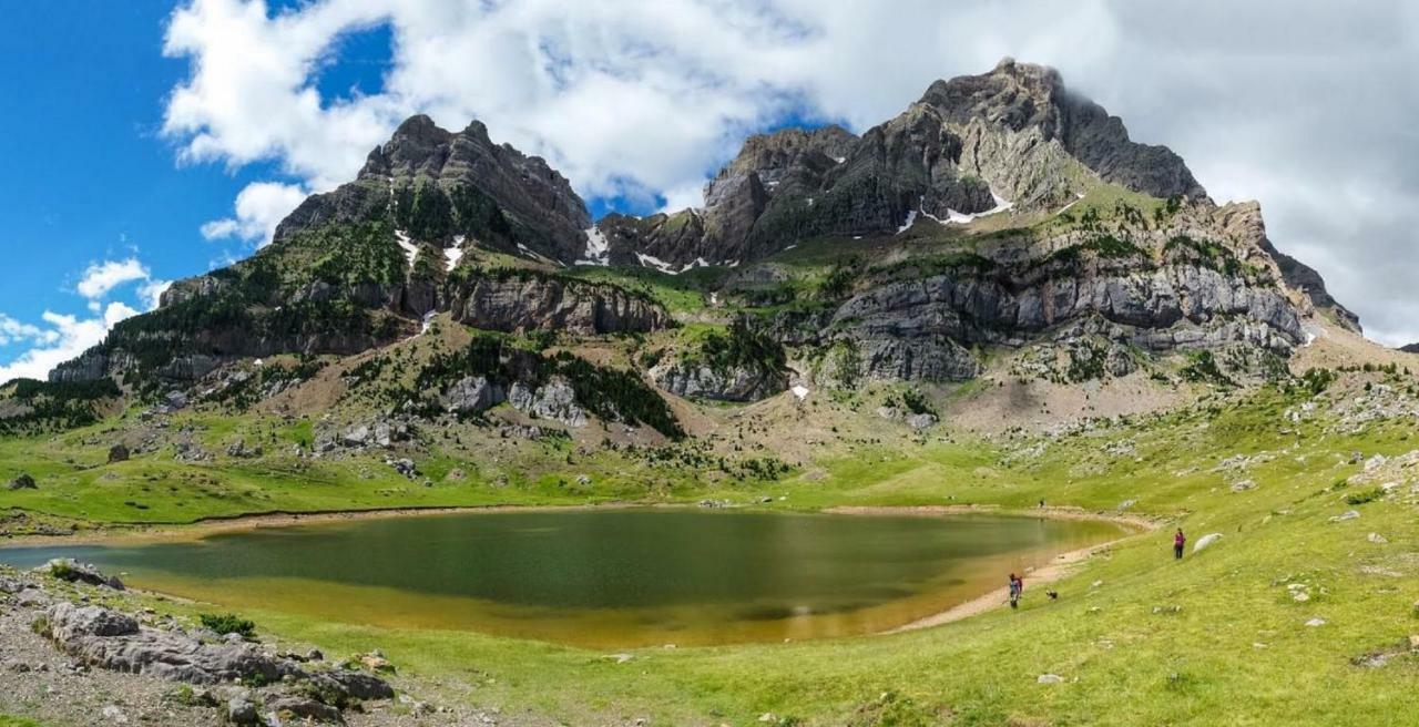 Edif. La Corona El Pueyo de Jaca Exteriér fotografie
